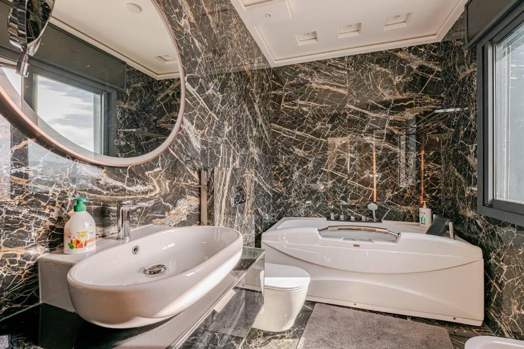 Апартаменты Royale Duplexe Pleine Centre Tanger Экстерьер фото