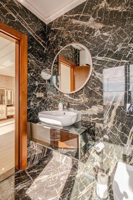 Апартаменты Royale Duplexe Pleine Centre Tanger Экстерьер фото